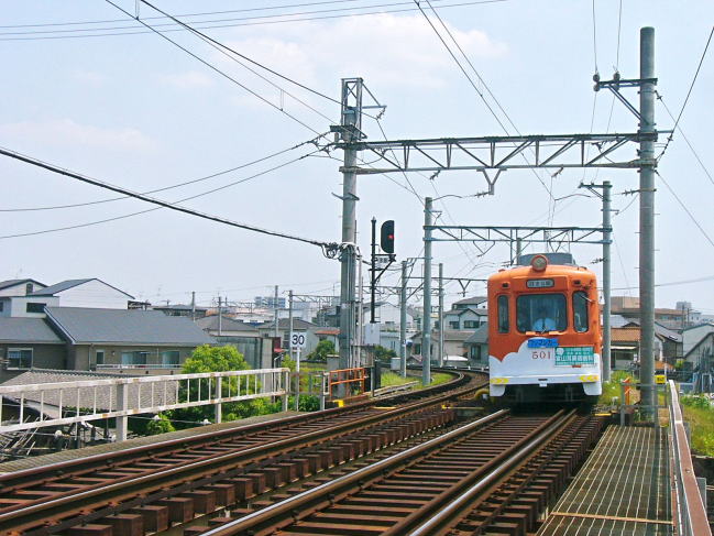 神ノ木駅に入ってくる住吉公園行き５０１号